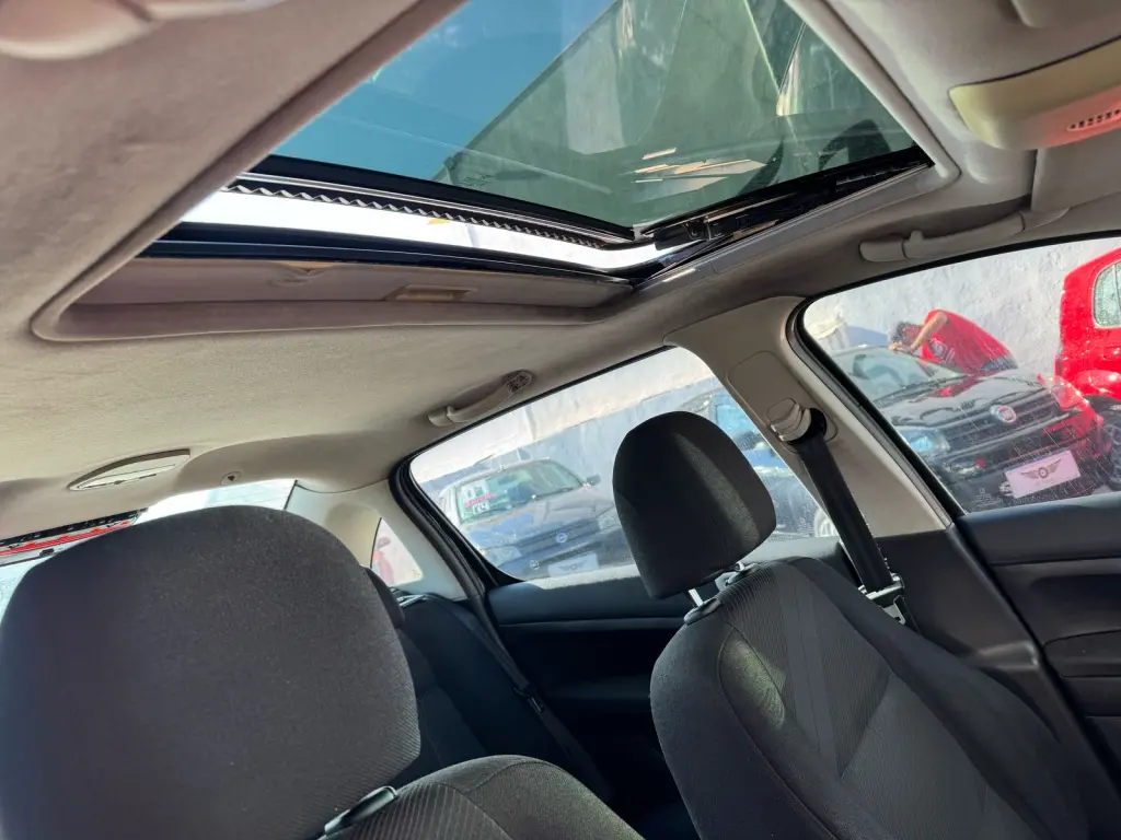 PEUGEOT 307 Sedan - Foto