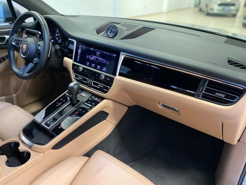 PORSCHE Macan - Foto