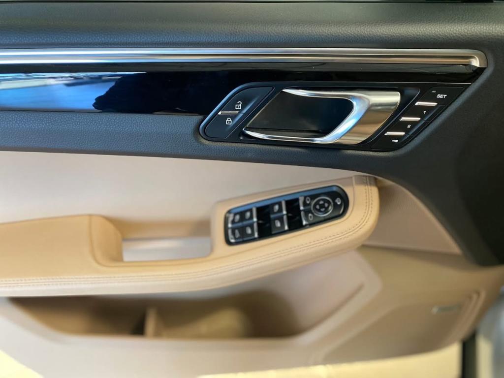 PORSCHE Macan - Foto