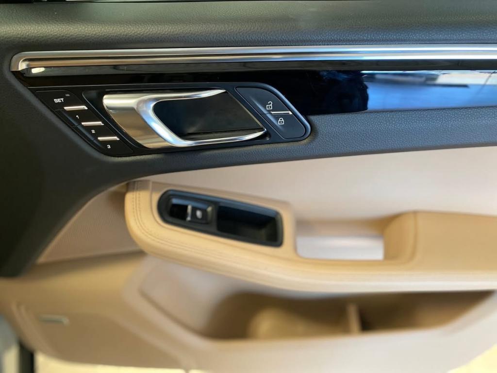 PORSCHE Macan - Foto