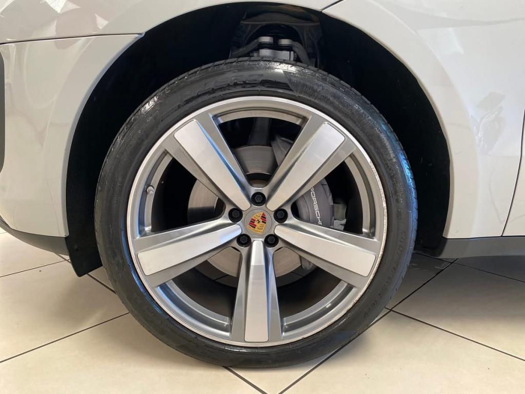 PORSCHE Macan - Foto