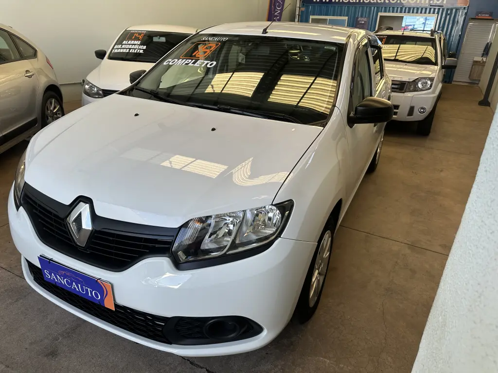 RENAULT Sandero - Foto