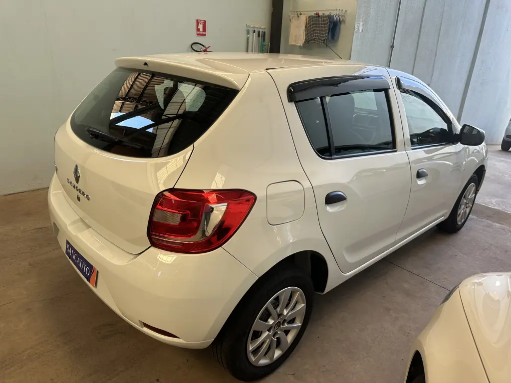 RENAULT Sandero - Foto