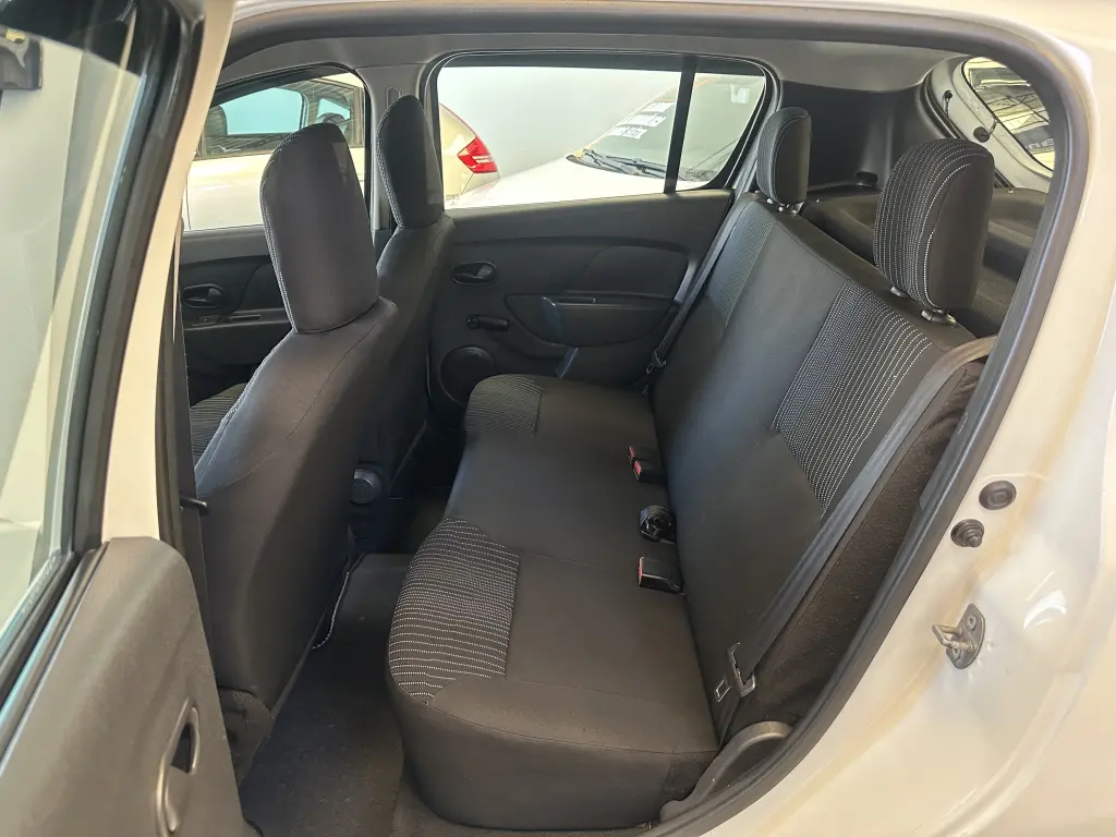 RENAULT Sandero - Foto