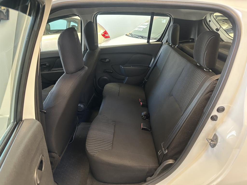 RENAULT Sandero - Foto