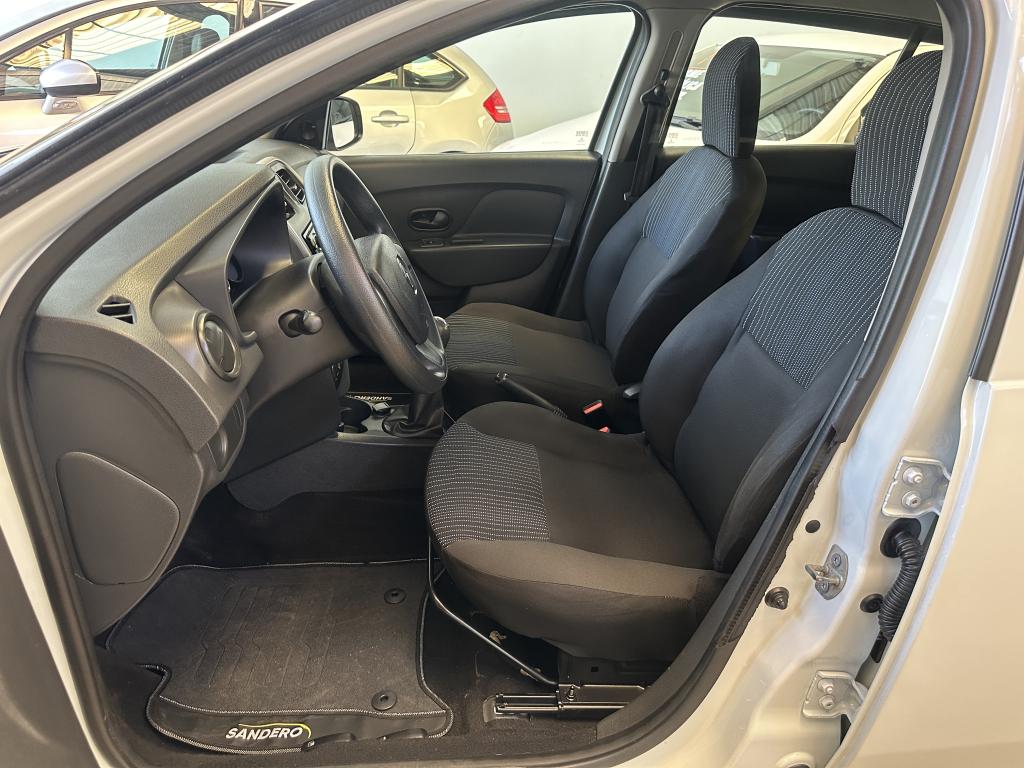 RENAULT Sandero - Foto