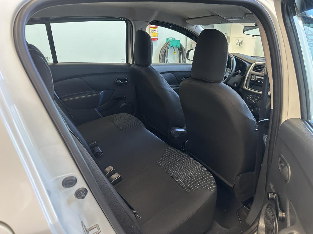 RENAULT Sandero - Foto