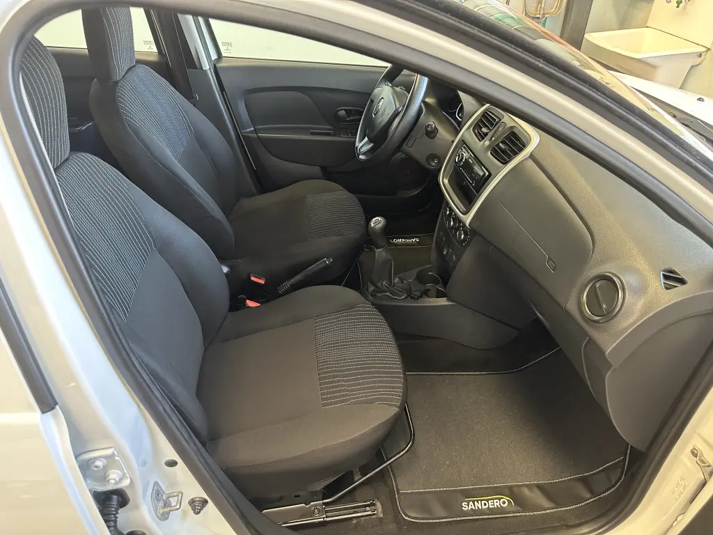RENAULT Sandero - Foto