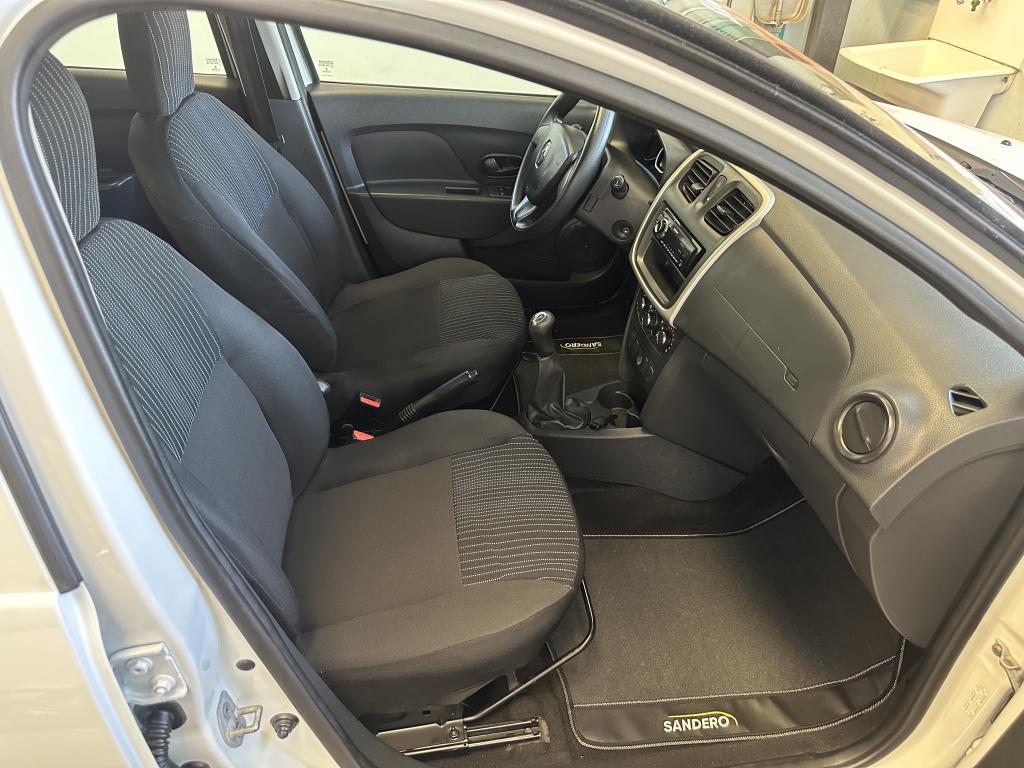 RENAULT Sandero - Foto