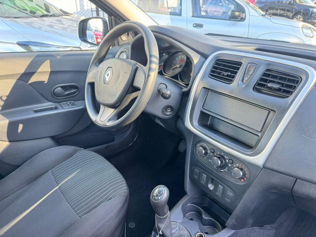 RENAULT Sandero - Foto
