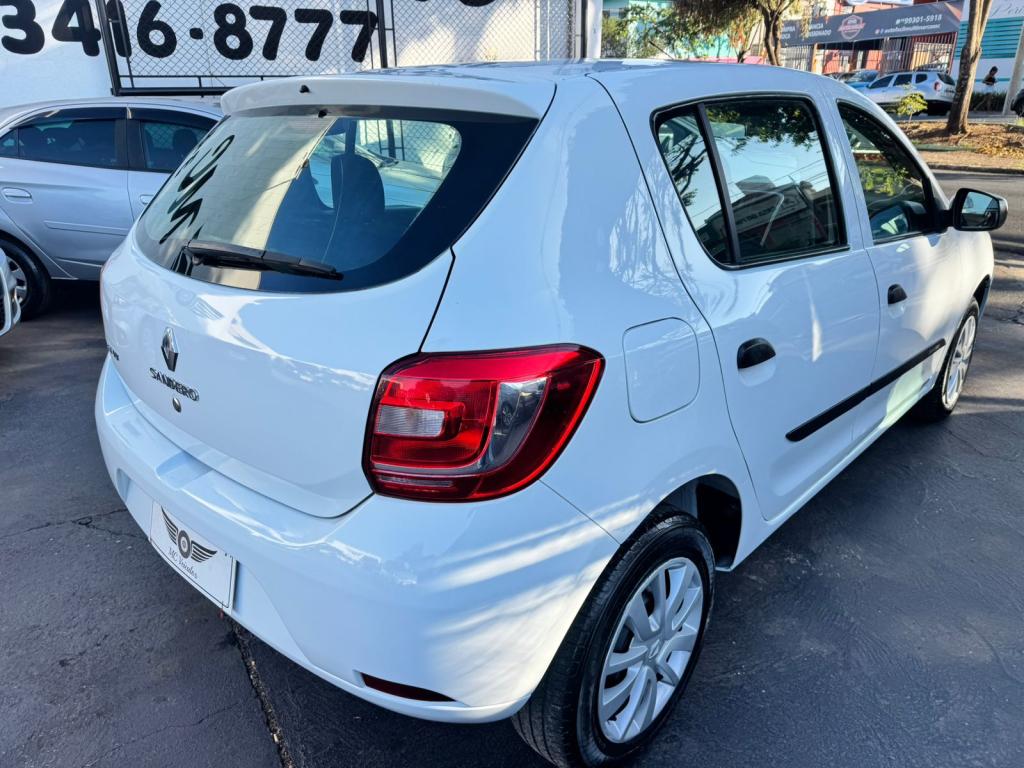 RENAULT Sandero - Foto