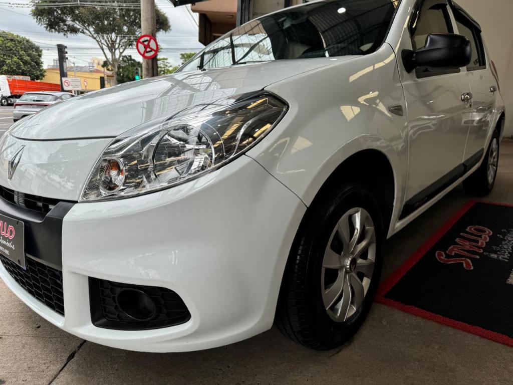 RENAULT Sandero - Foto