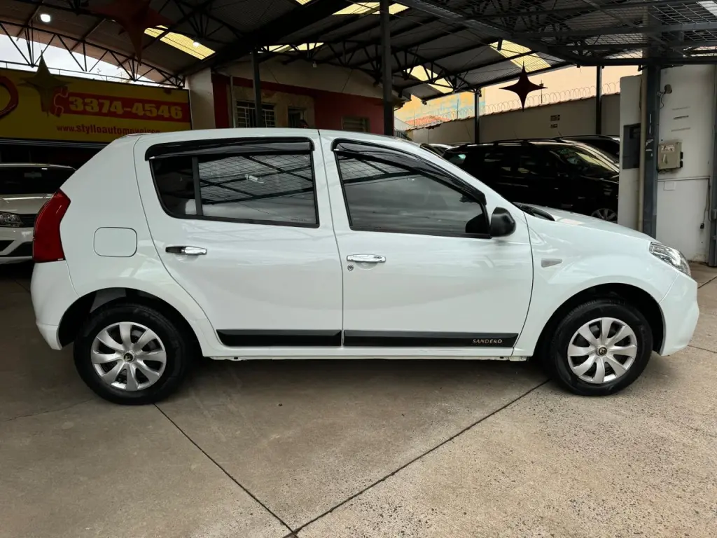 RENAULT Sandero - Foto