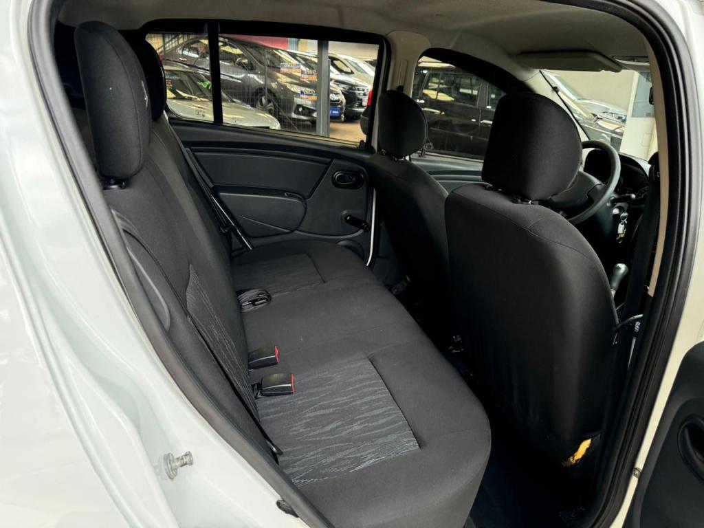 RENAULT Sandero - Foto