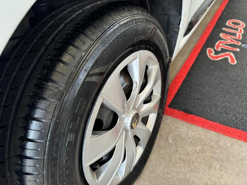 RENAULT Sandero - Foto