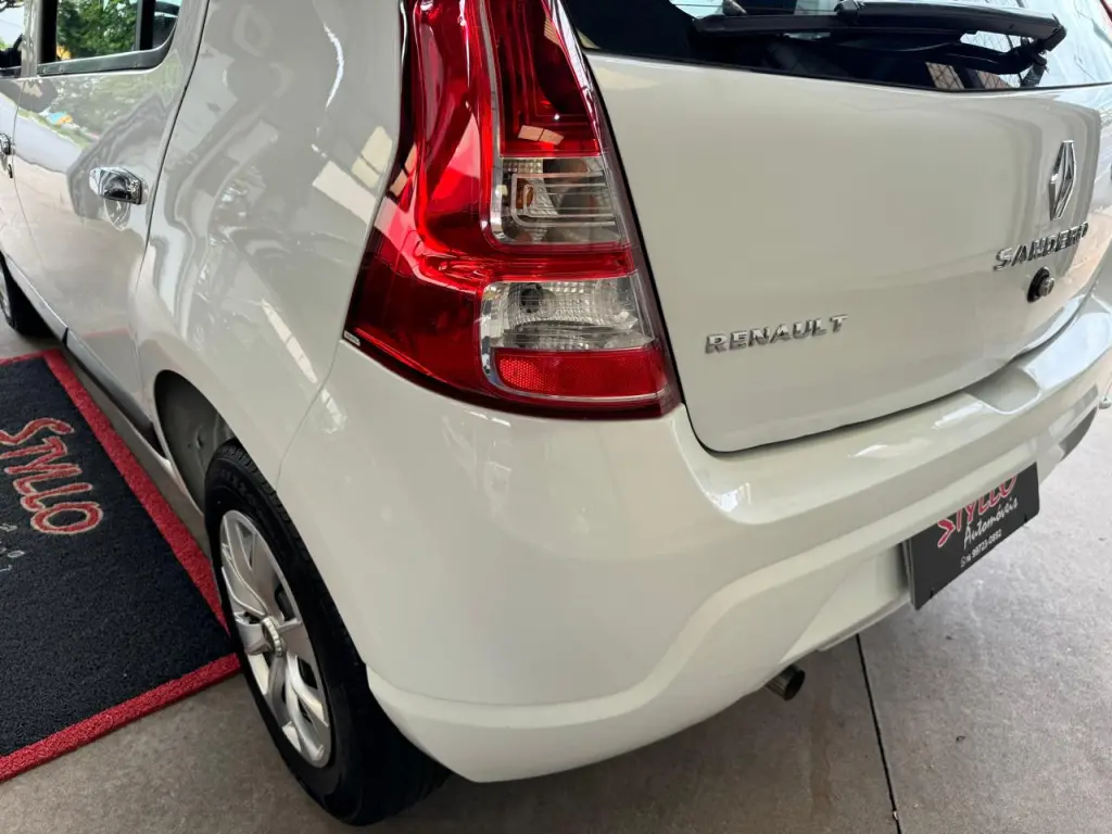 RENAULT Sandero - Foto