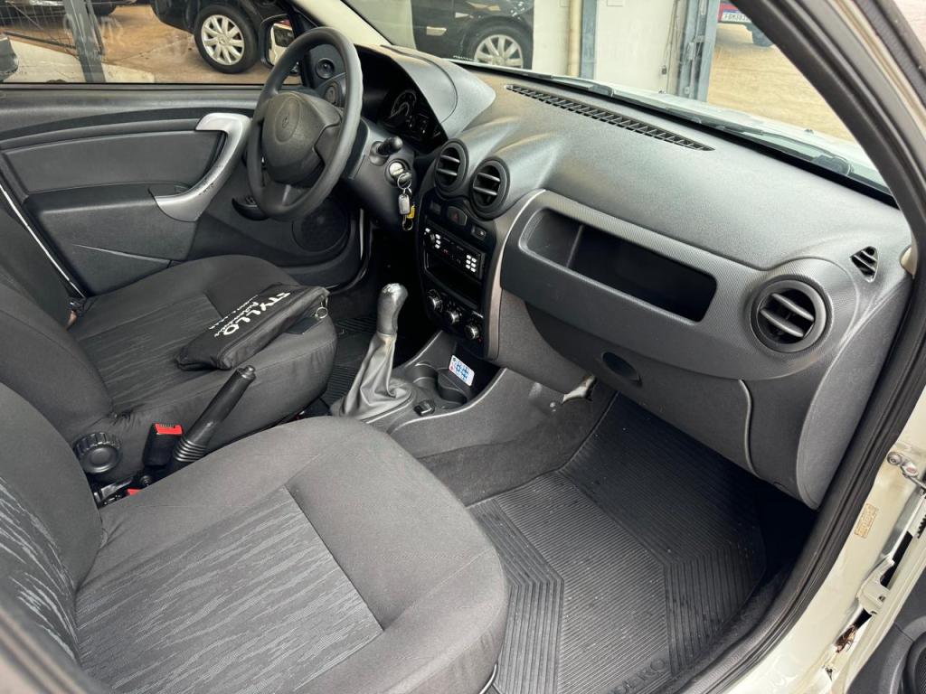 RENAULT Sandero - Foto