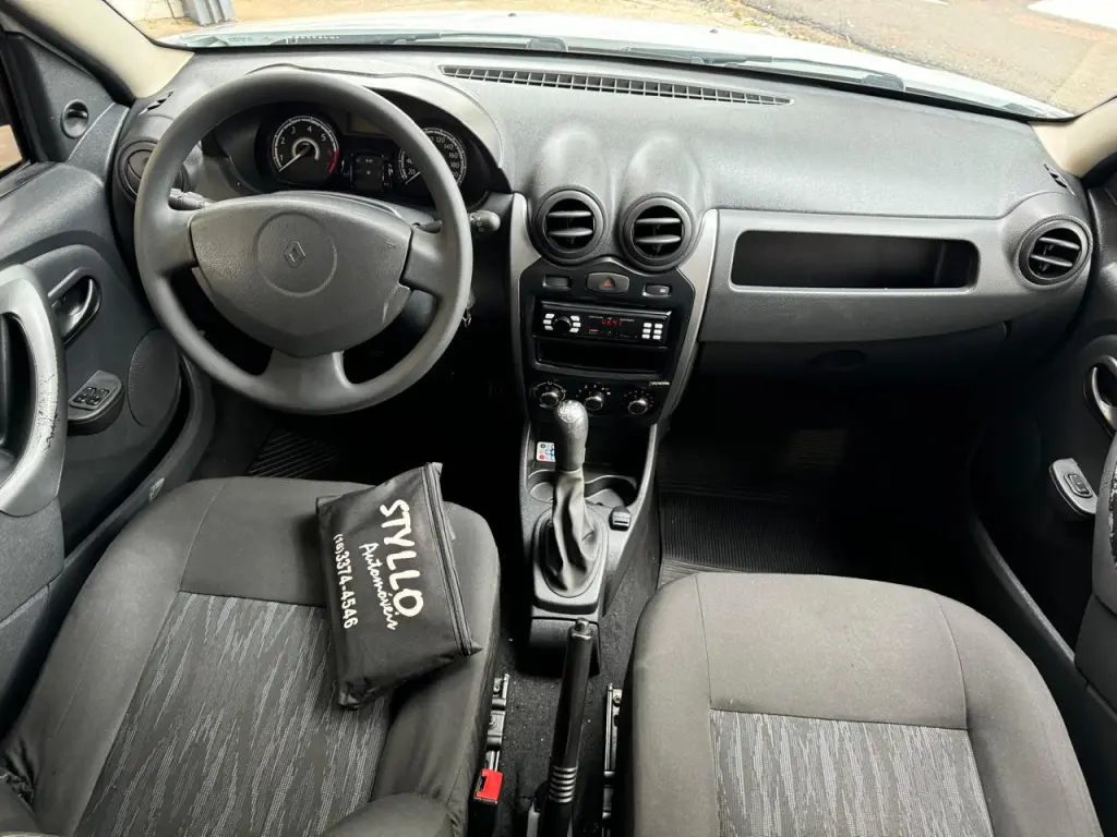 RENAULT Sandero - Foto