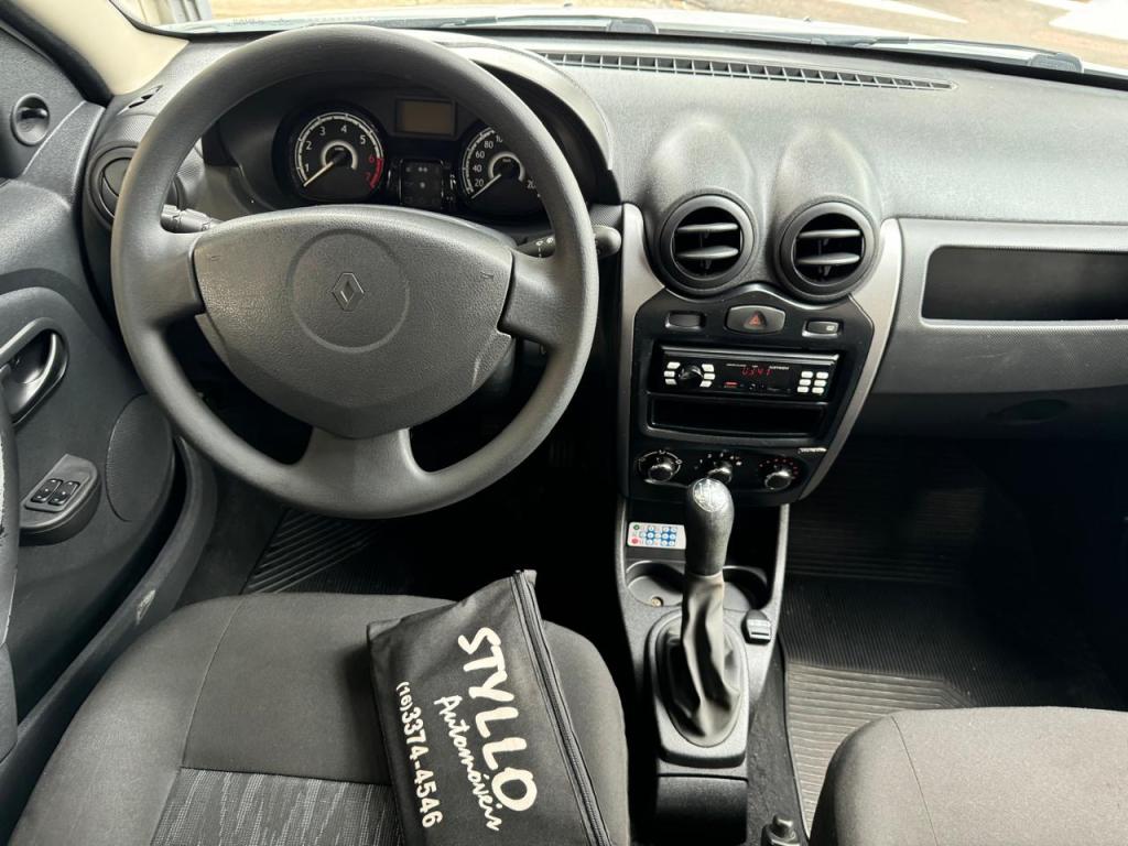 RENAULT Sandero - Foto