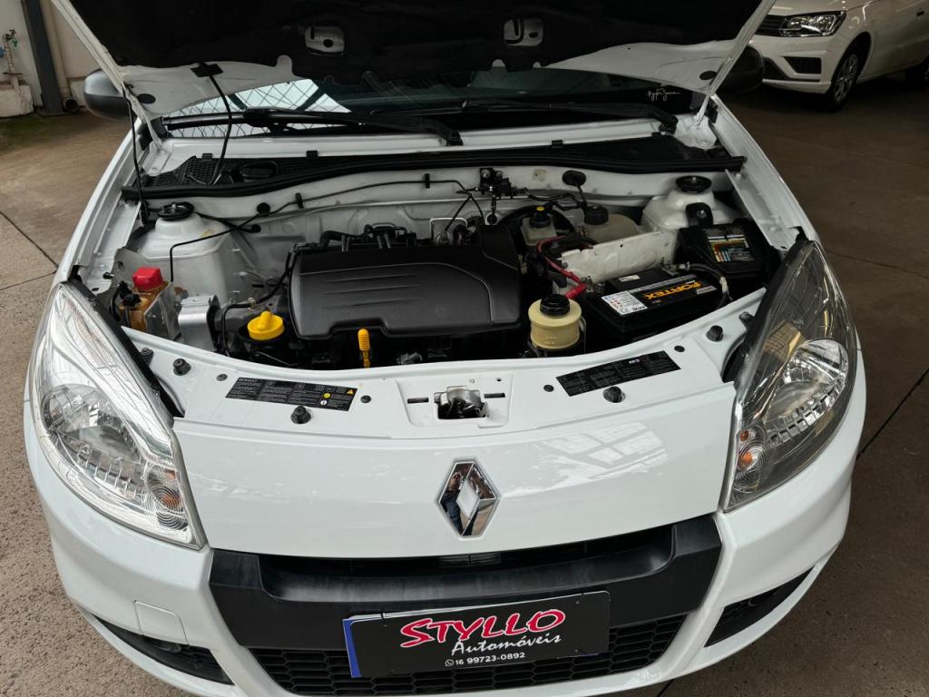 RENAULT Sandero - Foto