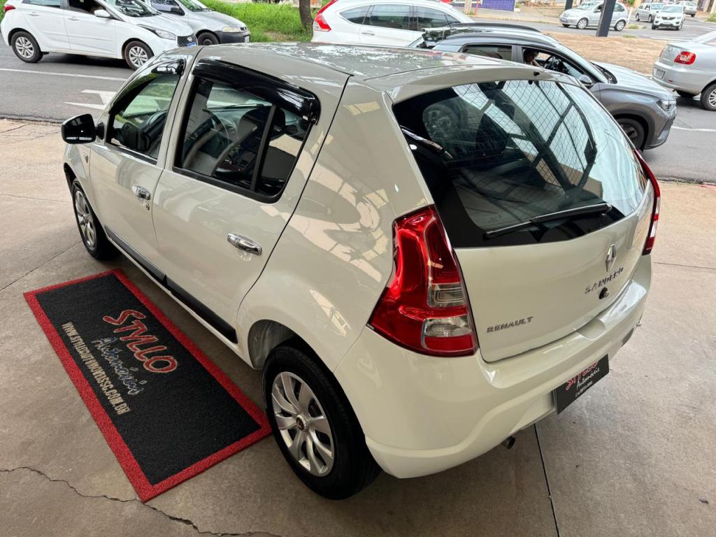 RENAULT Sandero - Foto