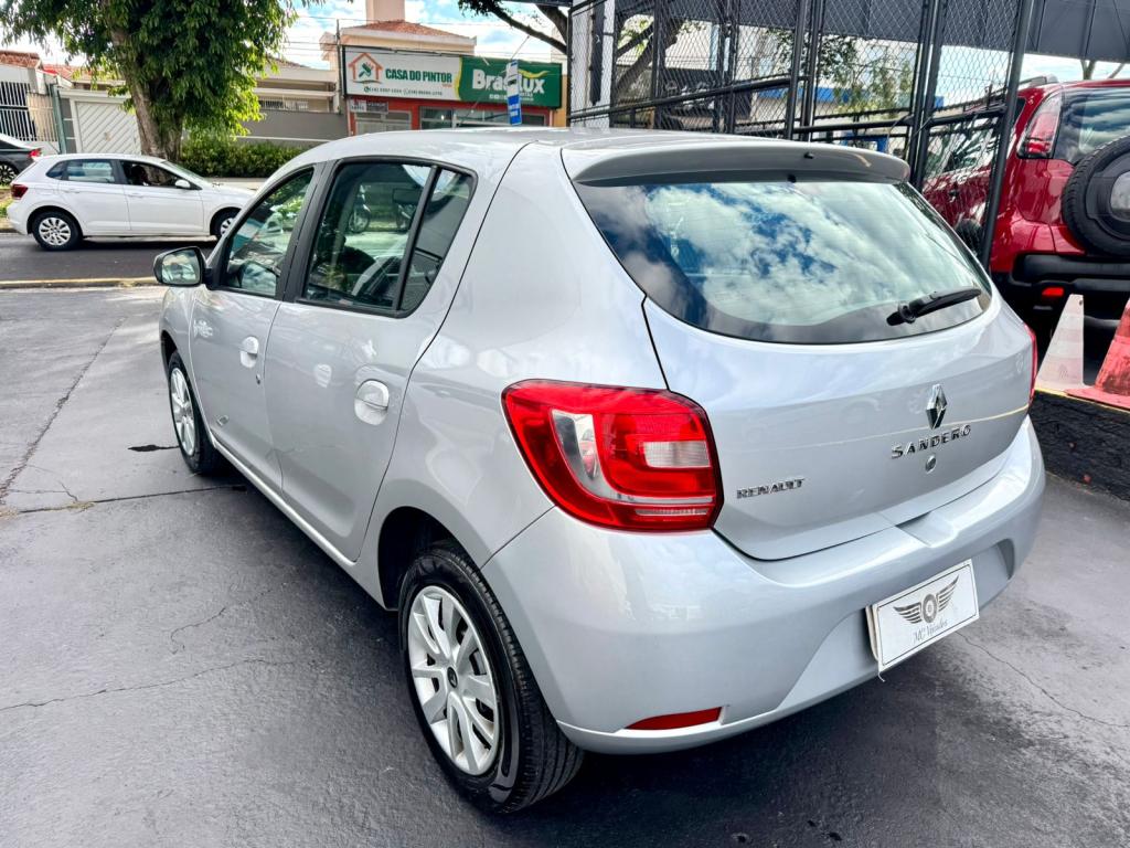 RENAULT Sandero - Foto