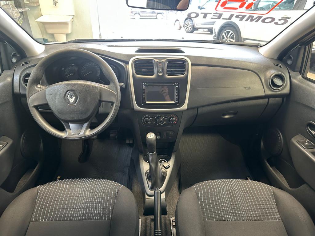 RENAULT Sandero - Foto