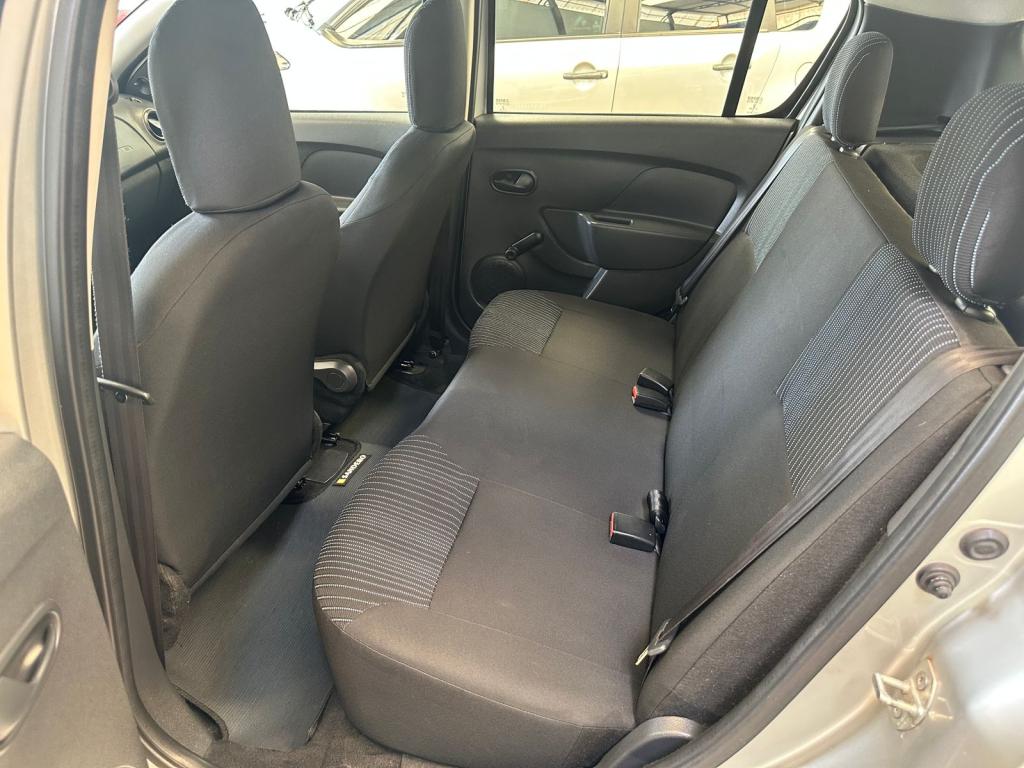 RENAULT Sandero - Foto