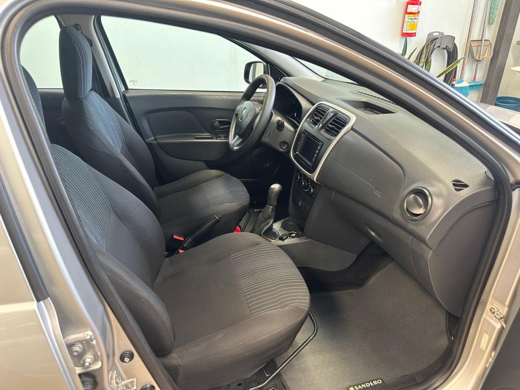 RENAULT Sandero - Foto