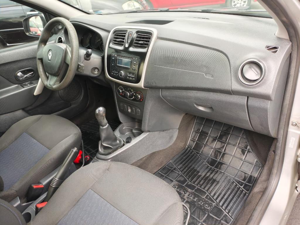 RENAULT Sandero - Foto