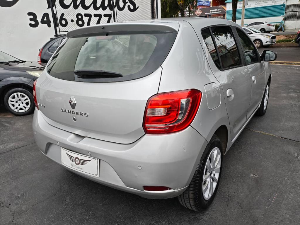 RENAULT Sandero - Foto