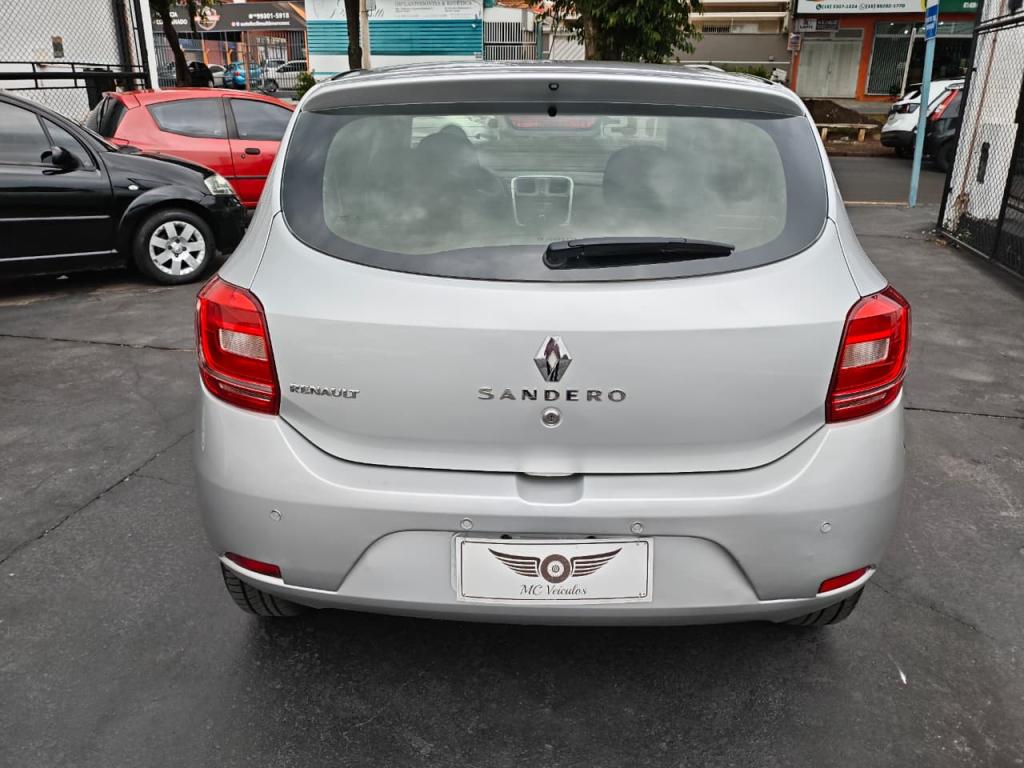 RENAULT Sandero - Foto