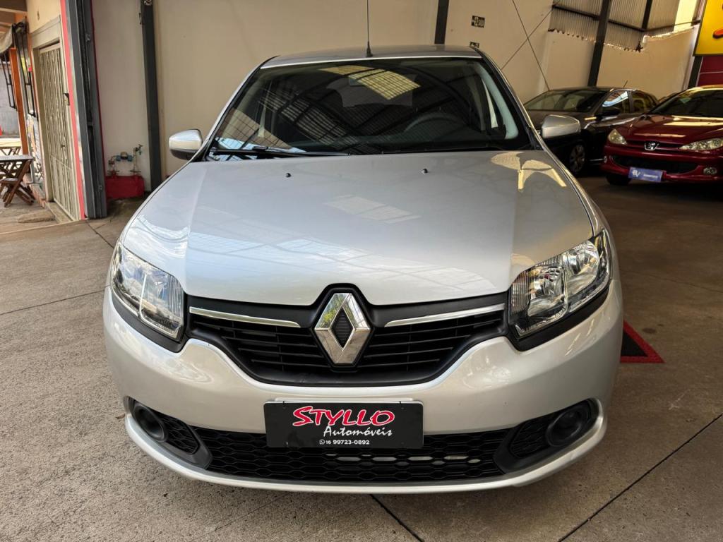 RENAULT Sandero - Foto