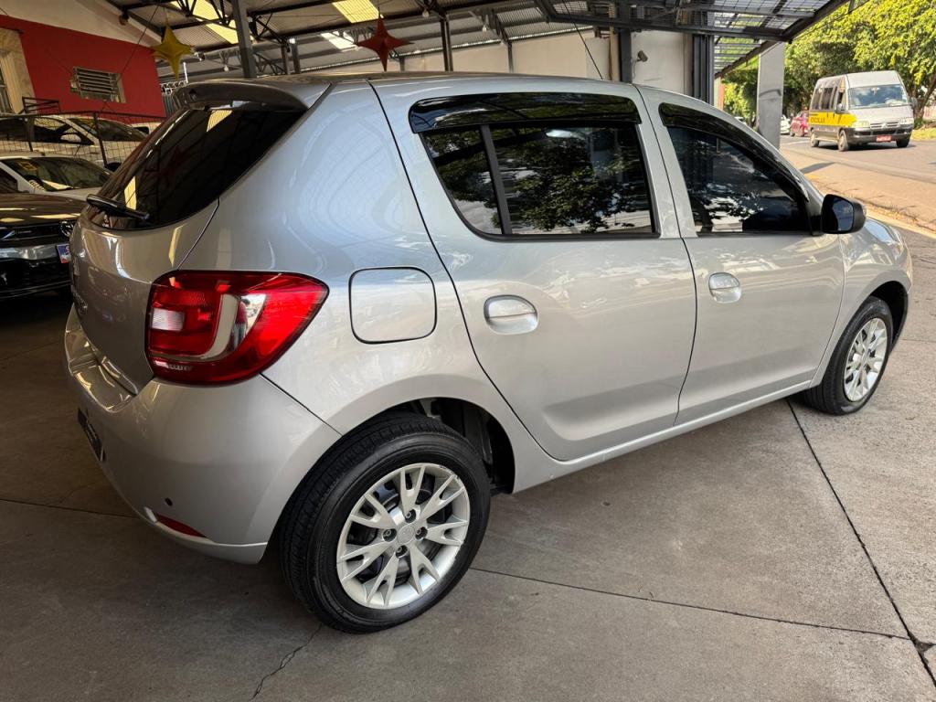 RENAULT Sandero - Foto