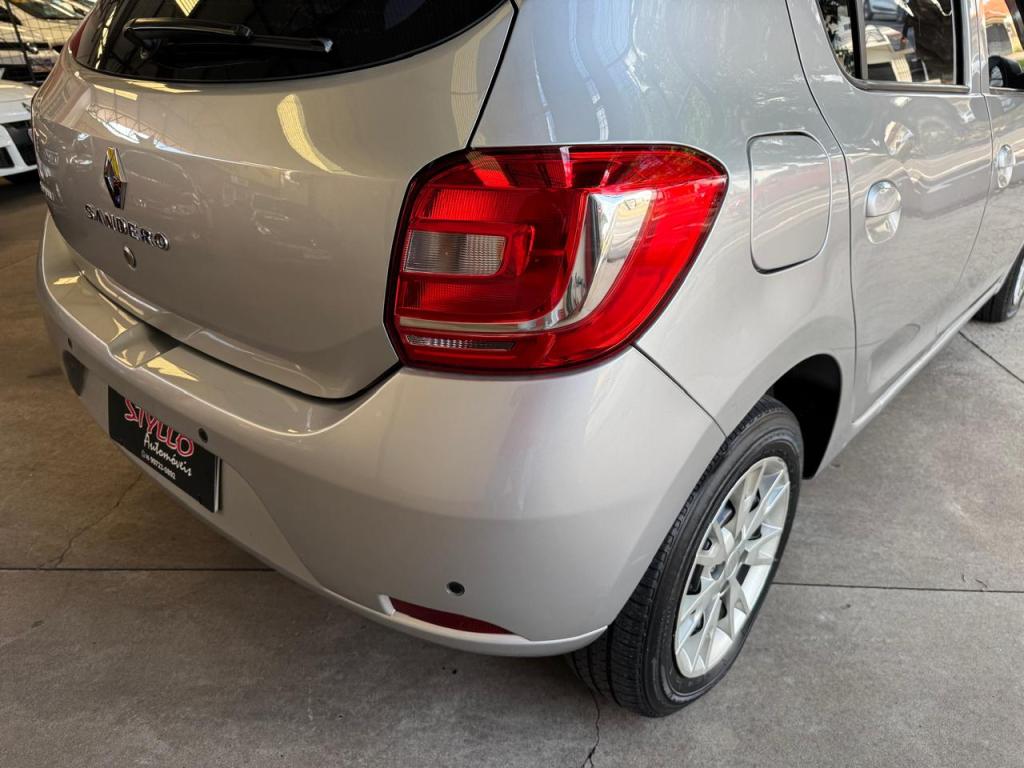 RENAULT Sandero - Foto