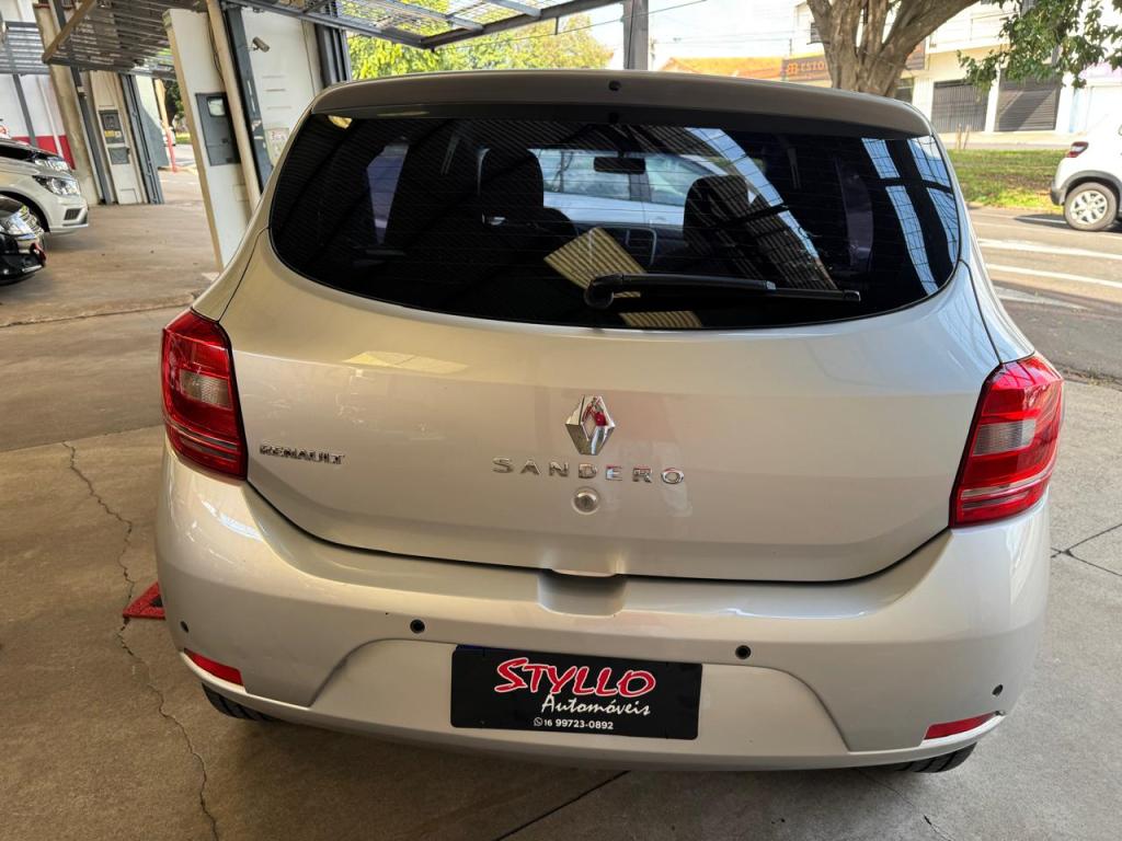 RENAULT Sandero - Foto