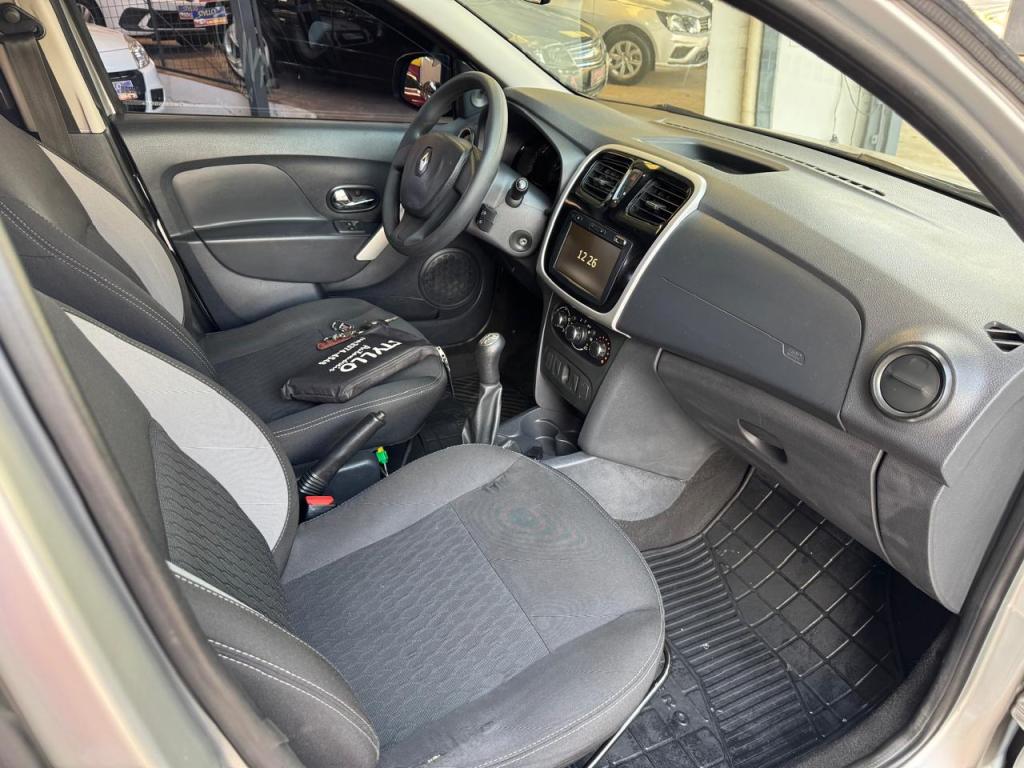 RENAULT Sandero - Foto