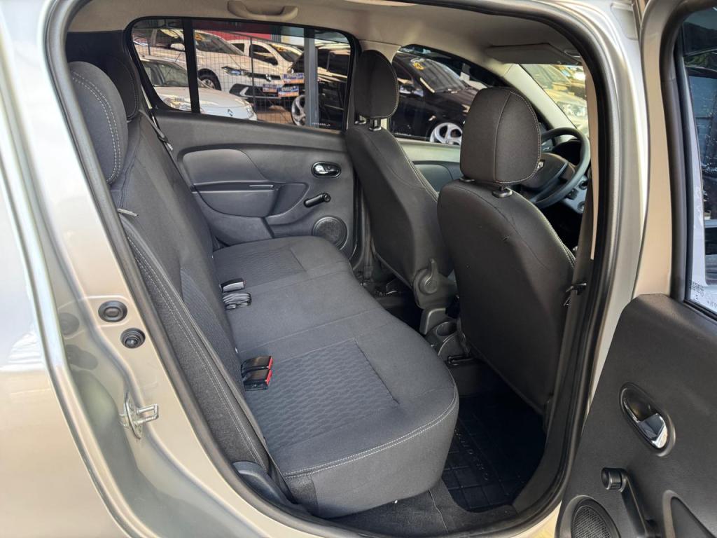 RENAULT Sandero - Foto
