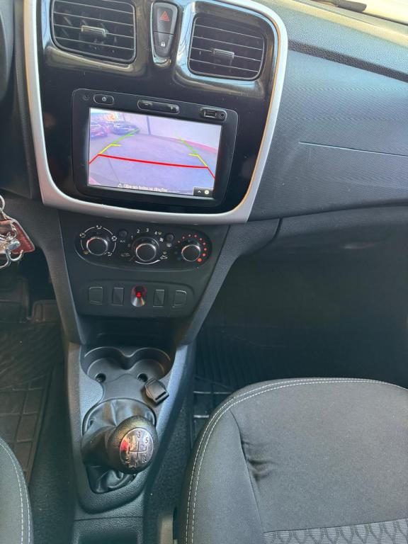 RENAULT Sandero - Foto