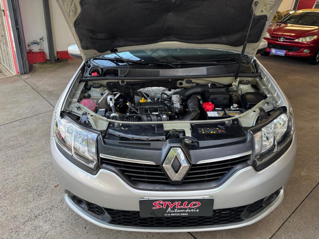 RENAULT Sandero - Foto