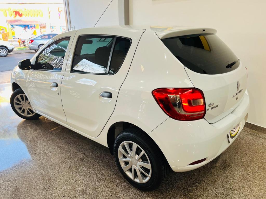 RENAULT Sandero - Foto