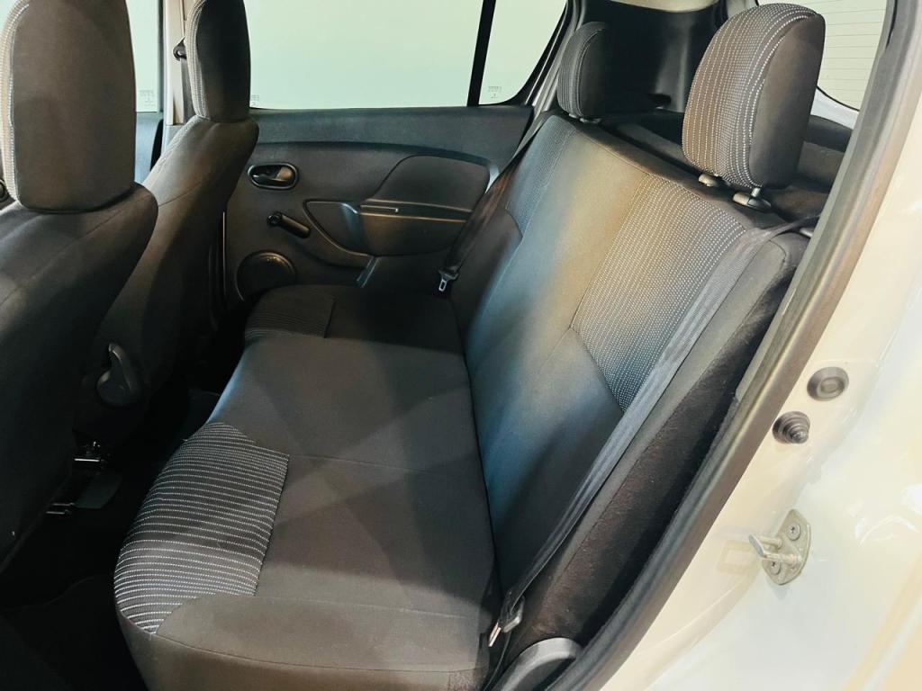 RENAULT Sandero - Foto