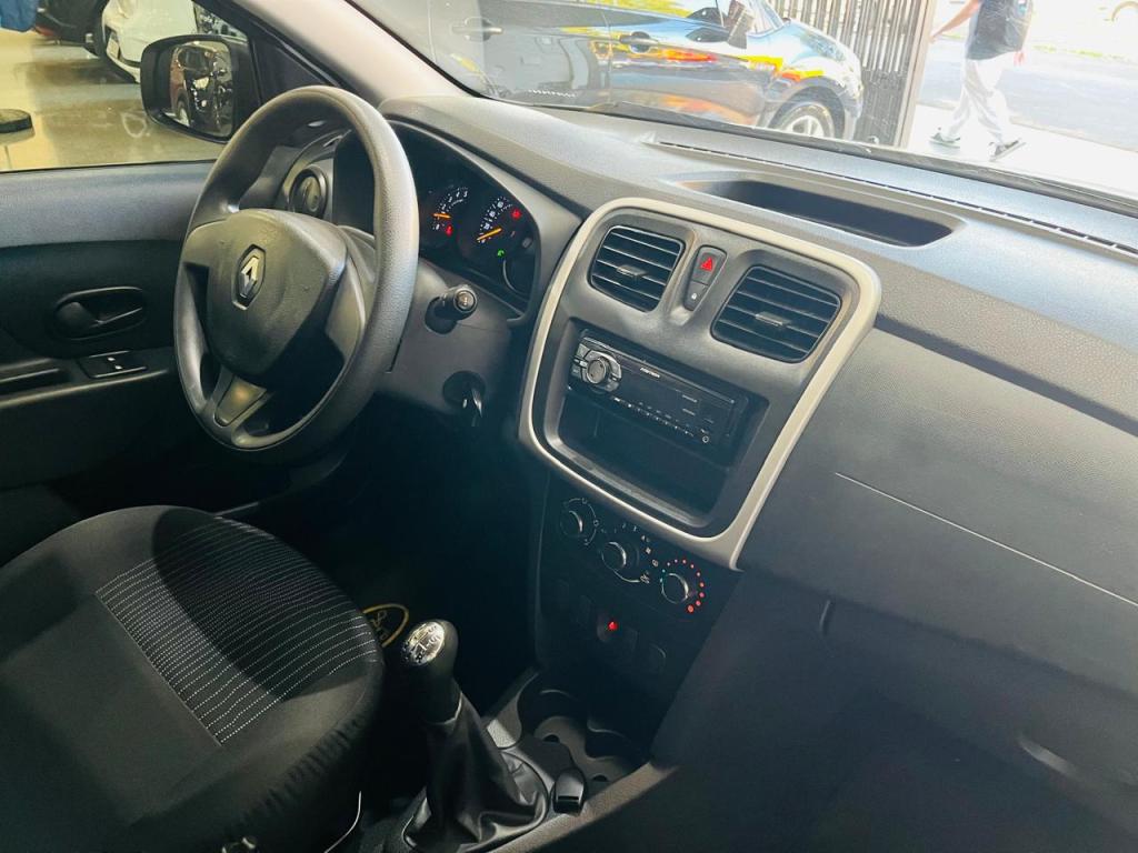 RENAULT Sandero - Foto