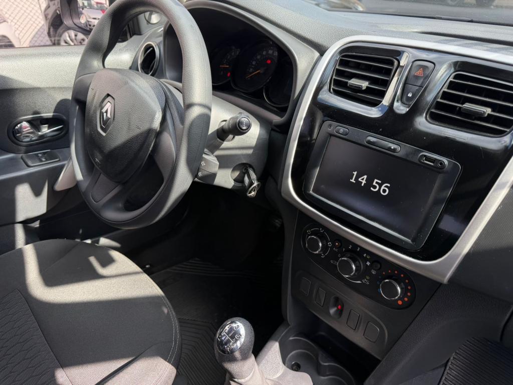 RENAULT Sandero - Foto