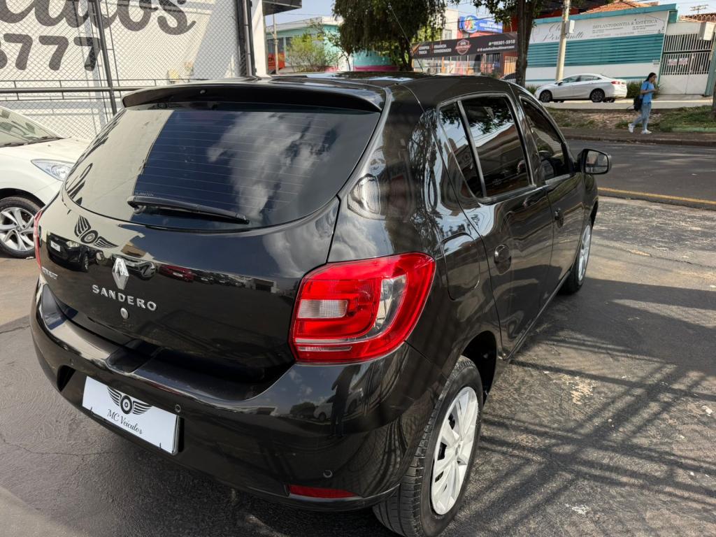 RENAULT Sandero - Foto