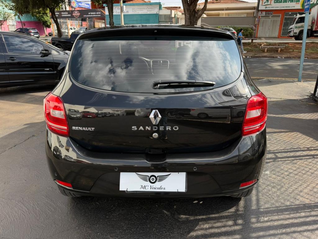 RENAULT Sandero - Foto