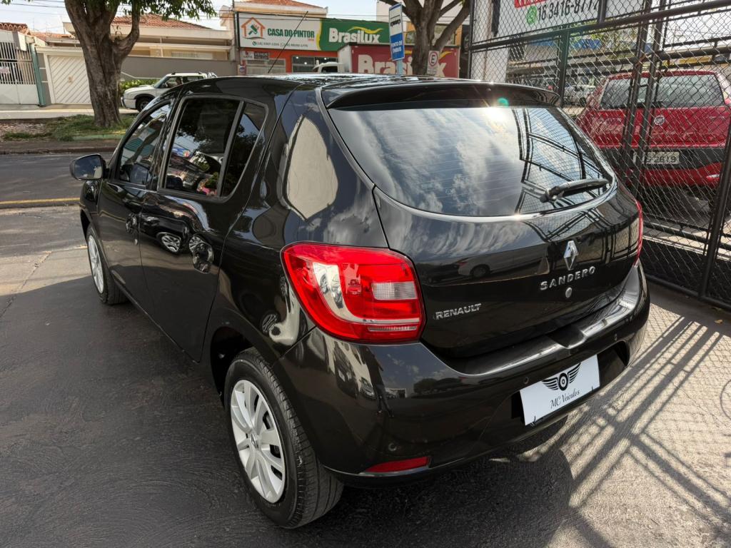 RENAULT Sandero - Foto
