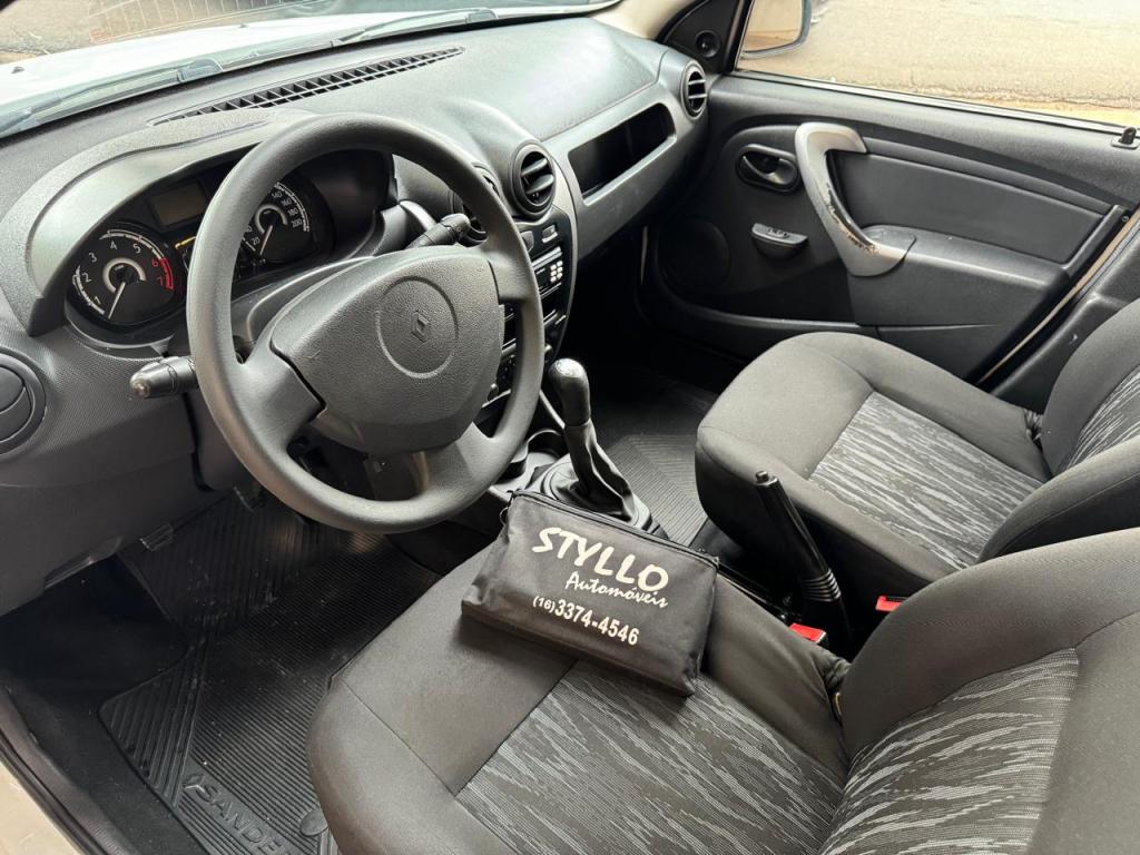 RENAULT Sandero - Foto