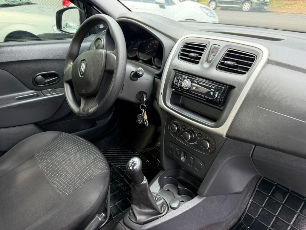 RENAULT Sandero - Foto