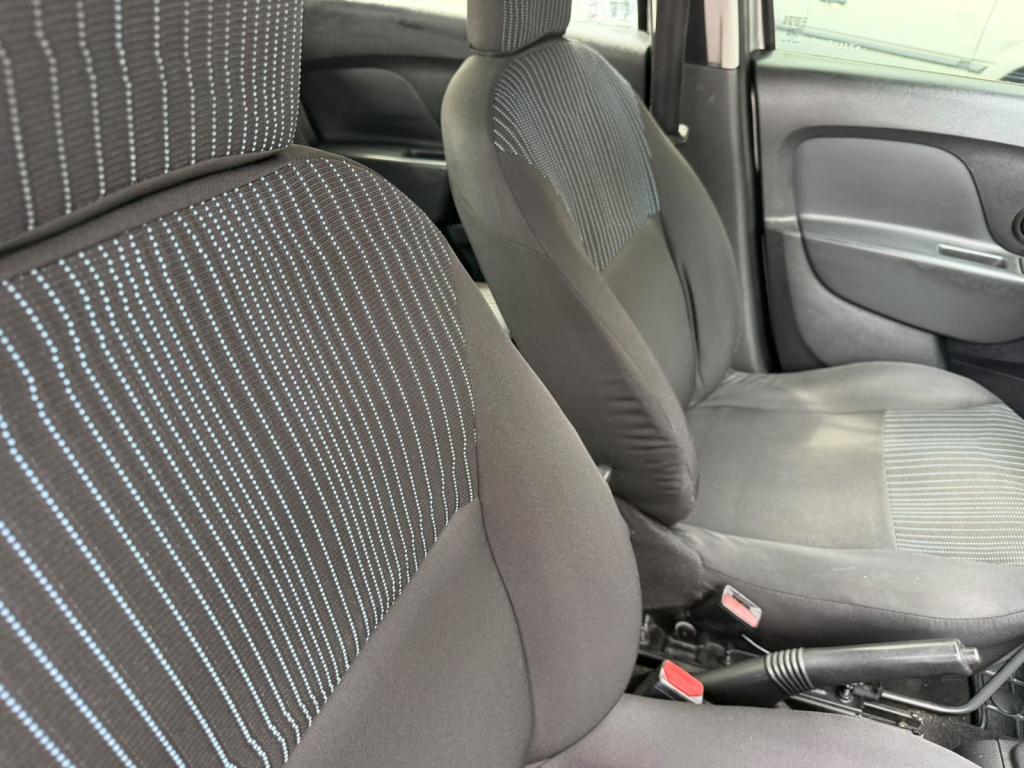 RENAULT Sandero - Foto